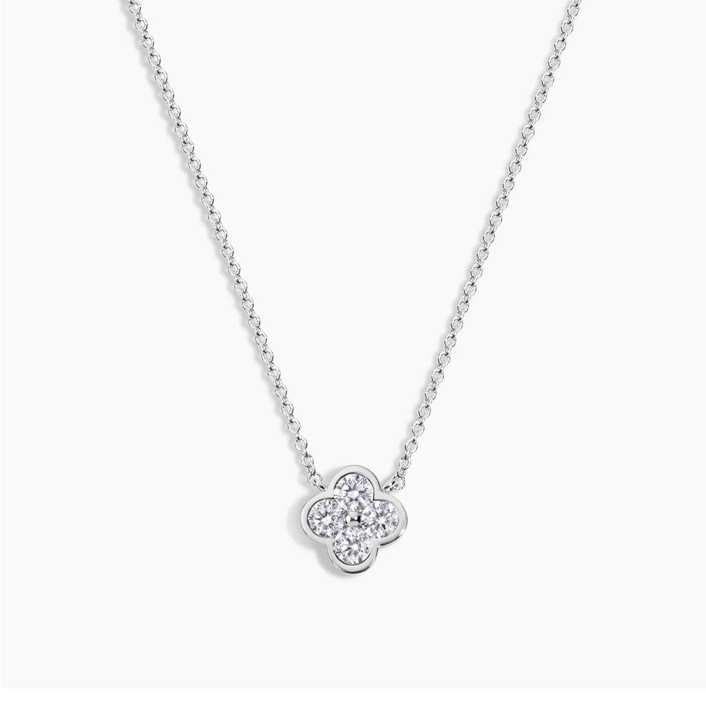 Nwt Elegant Silver Necklace